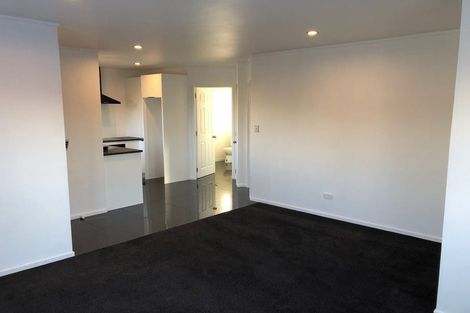 Photo of property in 1 Ryden Place, Glen Eden, Auckland, 0602
