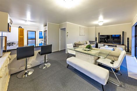 Photo of property in 2/10 Kimdale Place, Totara Heights, Auckland, 2105