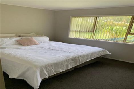 Photo of property in 1 Cedar Heights Avenue, Massey, Auckland, 0614