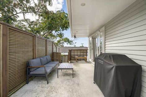 Photo of property in 13 Red Beach Road, Red Beach, 0932