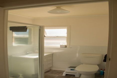 Photo of property in 1/32 Wicklow Road, Narrow Neck, Auckland, 0622