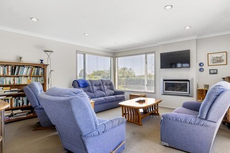 Photo of property in 2/30 Ingle Avenue, Waipahihi, Taupo, 3330