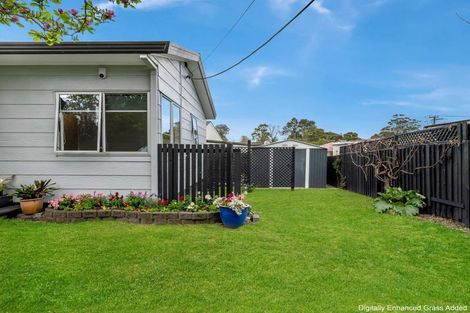 Photo of property in 2/1 Woodside Road, Massey, Auckland, 0614