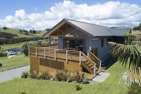 Photo of property in 17 Lori Lane, Coopers Beach, 0420