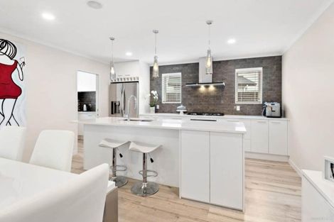 Photo of property in 22 Syd Grant Crescent, Orewa, 0931