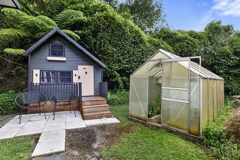 Photo of property in 124 Kamahi Street, Stokes Valley, Lower Hutt, 5019