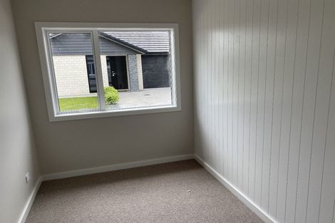 Photo of property in 2 Grove Lane, Omokoroa, 3114