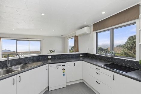 Photo of property in 128 Pikarere Street, Titahi Bay, Porirua, 5022
