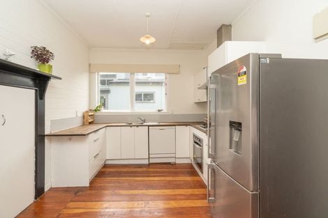 Photo of property in 35 Oxford Street, Fairfield, Hamilton, 3214