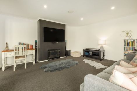 Photo of property in 18 Pearson Place, Paraparaumu, 5032