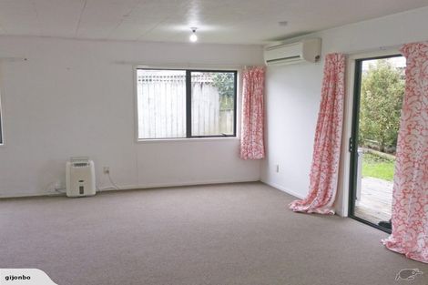 Photo of property in 7a Oteha Valley, Northcross, Auckland, 0632