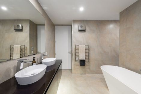 Photo of property in 64 Clyde Road, Ilam, Christchurch, 8041