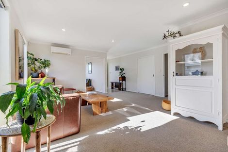 Photo of property in 2 Raiha Street, Papamoa Beach, Papamoa, 3118