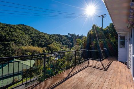 Photo of property in 3 Suffolk Street, Picton, 7220