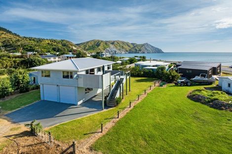 Photo of property in 6 Argyle Street, Mahia, 4198
