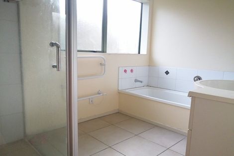 Photo of property in 14 Bedford Street, Te Atatu South, Auckland, 0610