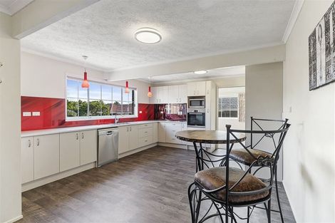 Photo of property in 65 Aviemore Drive, Highland Park, Auckland, 2010