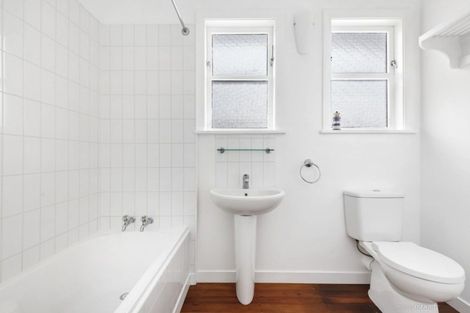 Photo of property in 141 Nevay Road, Miramar, Wellington, 6022