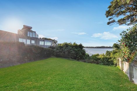 Photo of property in 2/79 Sylvan Avenue, Northcote, Auckland, 0627