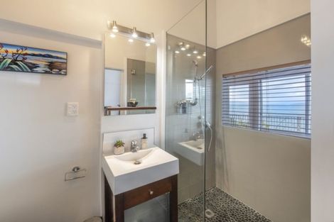 Photo of property in 76 Evans Bay Parade, Roseneath, Wellington, 6021