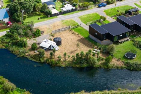 Photo of property in 44 Kapiti Lane, Otaki Beach, Otaki, 5512