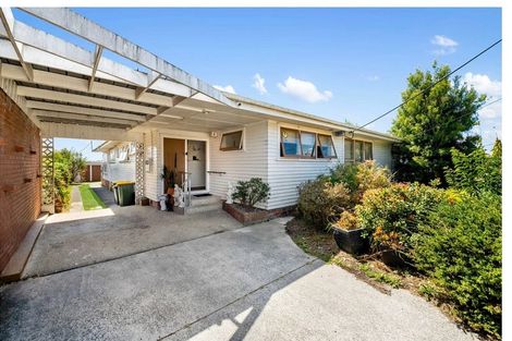 Photo of property in 32 Woodford Avenue, Henderson, Auckland, 0610