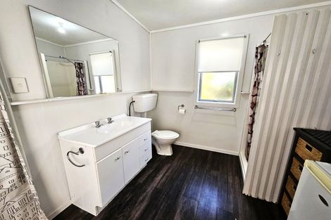 Photo of property in 13 Kowhai Street, Kaka Point, 9271