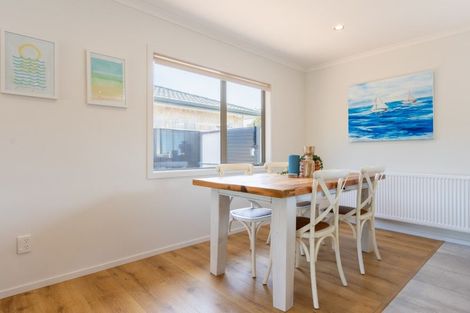 Photo of property in 7 Simpson Crescent, Raumati Beach, Paraparaumu, 5032