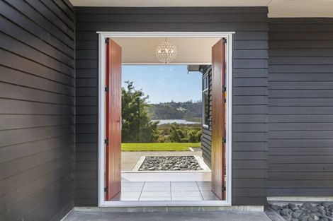 Photo of property in 87 Whangaparaoa Road, Red Beach, 0932