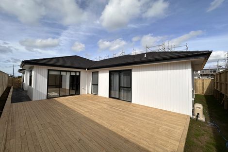 Photo of property in 13 Cara Avenue, Kumeu, 0810