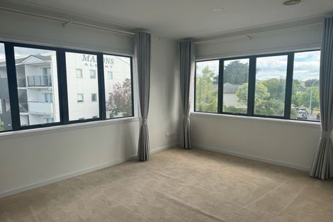 Photo of property in 77 Masons Road, Oteha, Auckland, 0632