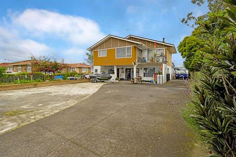 Photo of property in 4184 Great North Road, Glendene, Auckland, 0602
