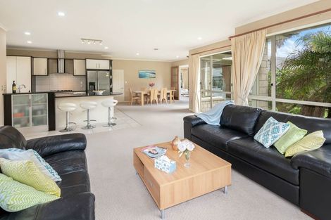 Photo of property in 100 Middlefield Drive, Flat Bush, Auckland, 2016