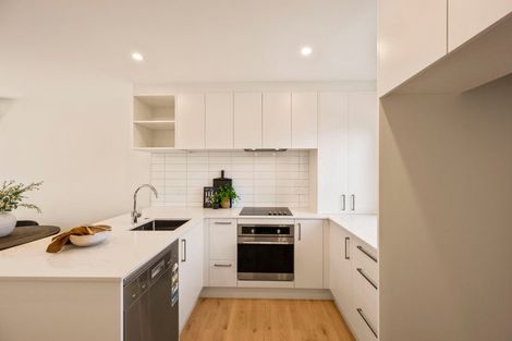 Photo of property in 4/721 Te Atatu Road, Te Atatu Peninsula, Auckland, 0610