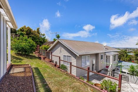 Photo of property in 17 Da Vinci Place, West Harbour, Auckland, 0618