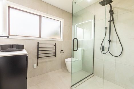 Photo of property in 90 Fergusson Street, Woodville, 4920