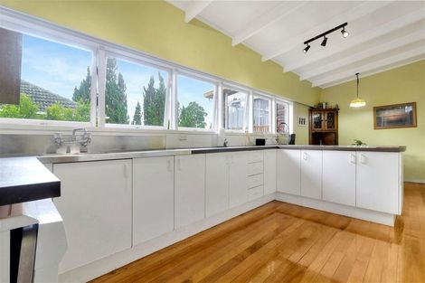 Photo of property in 6 Alwyn Avenue, Te Atatu South, Auckland, 0610