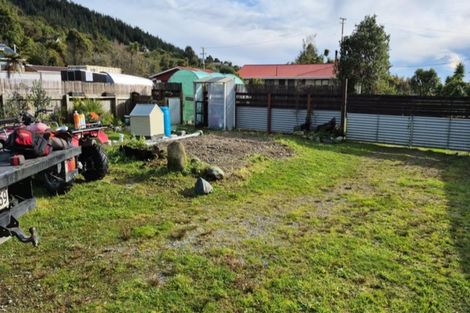 Photo of property in 1 Tramway Street, Ross, 7812