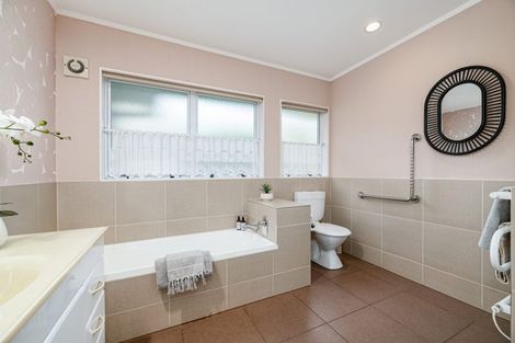 Photo of property in 42 Sunhill Road, Sunnyvale, Auckland, 0612