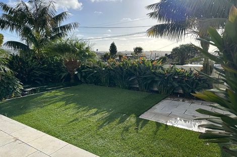 Photo of property in 2/2 Beatrice Avenue, Hillcrest, Auckland, 0627