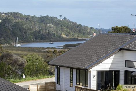 Photo of property in 17 Awanui Road, Red Beach, 0932