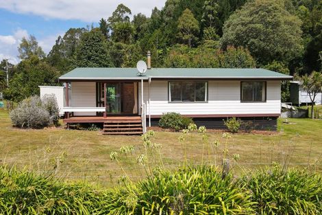 Photo of property in 3 Tombleson Road, Lake Rotoma, Rotorua, 3074