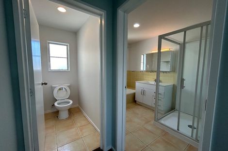 Photo of property in 2/991 Beach Road, Torbay, Auckland, 0630