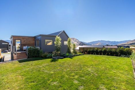 Photo of property in 104 Spur Ridge Rise, Jacks Point, 9371