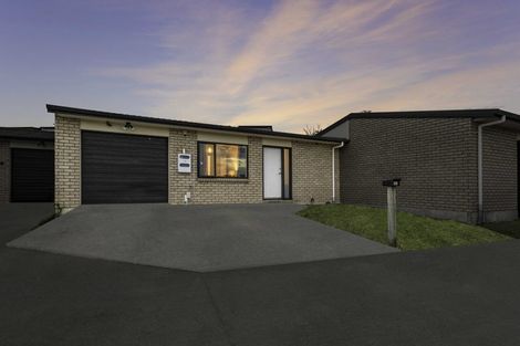 Photo of property in 14/12a Tironui Station Road East, Papakura, 2112