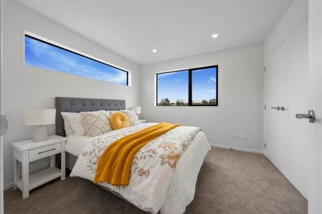 Photo of property in 1/82 Rosewarne Crescent, Glendene, Auckland, 0602