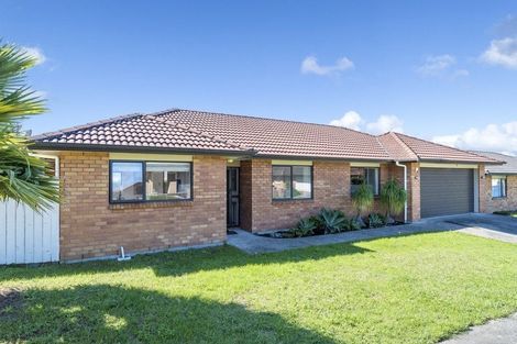 Photo of property in 33 South Kensington Way, Henderson, Auckland, 0612