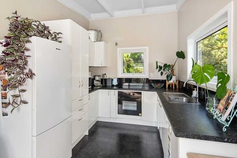 Photo of property in 1/72 Homebush Road, Khandallah, Wellington, 6035