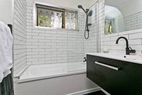 Photo of property in 990 East Coast Road, Northcross, Auckland, 0632