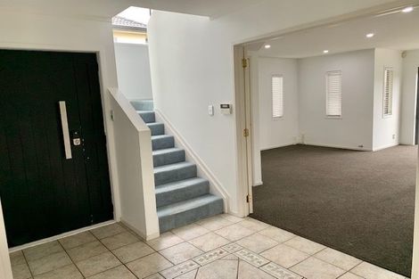 Photo of property in 2/90 Pupuke Road, Hillcrest, Auckland, 0627